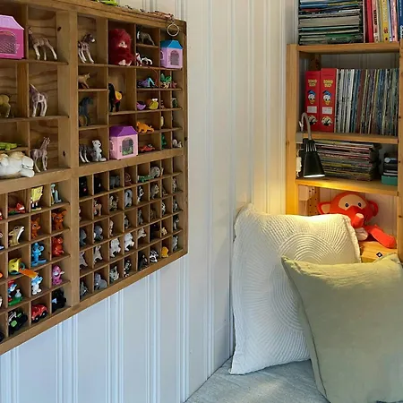 Family With Fjord Views In Heights *